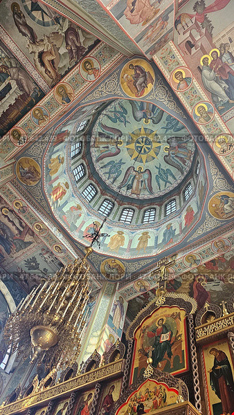 Храм Рождества Христова внутри. Краснодар. Редакционное фото, фотограф Марина Володько / Фотобанк Лори