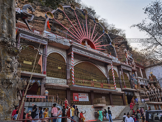 Храм Sati Anusuiya Mandir (Читракут, Индия) (2023 год). Редакционное фото, фотограф Максим Гулячик / Фотобанк Лори