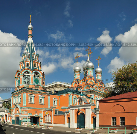 Храм святителя Григория Неокесарийского в Дербицах. Стоковое фото, фотограф Денис Ларкин / Фотобанк Лори