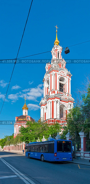 Храм Святого Мученика Никиты на Старой Басманной улице. Москва (2019 год). Редакционное фото, фотограф Александр Щепин / Фотобанк Лори