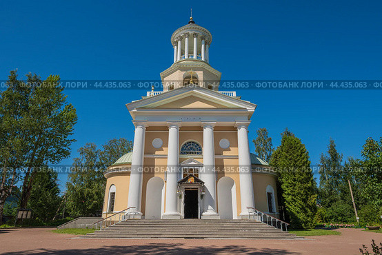 Храм Святой Великомученицы Екатерины в городе Мурино построен в 1790 году. Стоковое фото, фотограф Андрей Игнатов / Фотобанк Лори