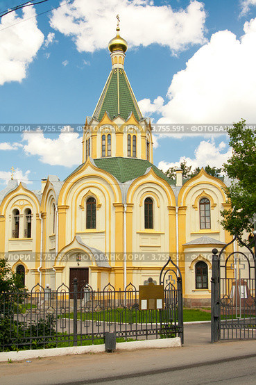 Храм Святых апостолов Петра и Павла. Город Любань Ленинградской области (2012 год). Стоковое фото, фотограф Алексей Ширманов / Фотобанк Лори