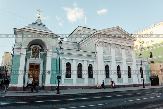 Храм Троицы Живоначальной на Грязех на улице Покровка в Москве. Редакционное фото, фотограф Константин Григорьев / Фотобанк Лори
