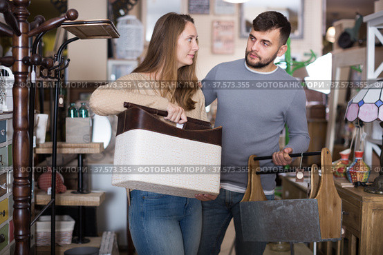 husband and wife searching useful things. Стоковое фото, фотограф Яков Филимонов / Фотобанк Лори