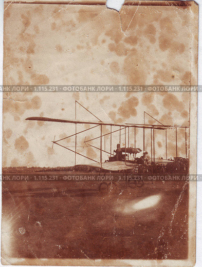 И. И. Сикорский в самолете на летном поле. 1910-е годы. Стоковое фото, фотограф Анна Магид / Фотобанк Лори