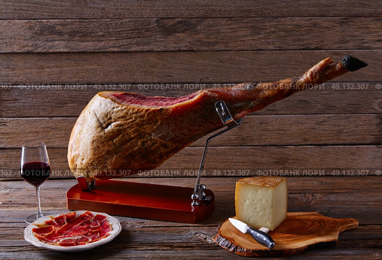 Iberian ham pata negra from Spain manchego cheese and red wine. Стоковое фото, агентство Ingram Publishing / Фотобанк Лори