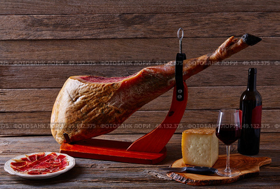 Iberian ham pata negra from Spain manchego cheese and red wine. Стоковое фото, агентство Ingram Publishing / Фотобанк Лори