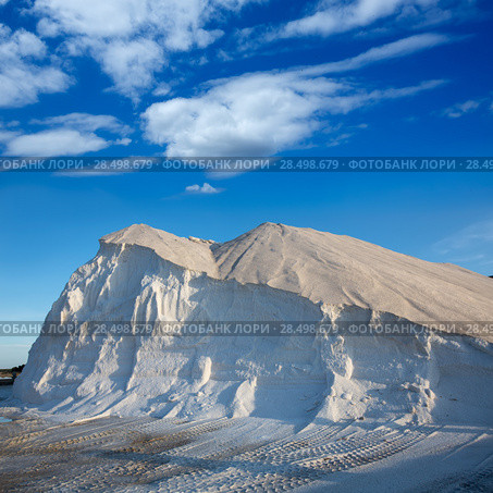 Ibiza ses Salines saltworks white salt mountain in Sant Josep. Стоковое фото, фотограф Tono Balaguer / Ingram Publishing / Фотобанк Лори