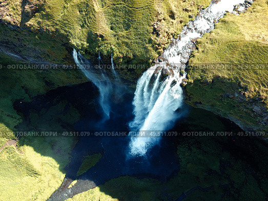 Icelandic waterfall from above. Стоковое фото, агентство Ingram Publishing / Фотобанк Лори