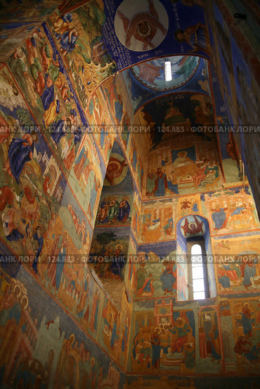 Иконы на стенах в Спасо-Преображенском соборе (2007 год). Редакционное фото, фотограф Parmenov Pavel / Фотобанк Лори