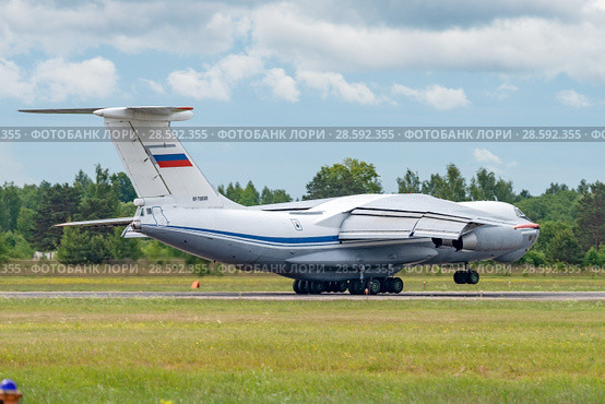 Ил-76МД (бортовой RF-78809) на посадке, аэродром Мигалово, Тверь (2018 год). Редакционное фото, фотограф Alexei Tavix / Фотобанк Лори