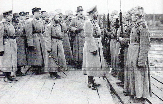 Император Николай II в действующей армии. 1915 год. Редакционное фото, фотограф Сергей Елизарьев / Фотобанк Лори