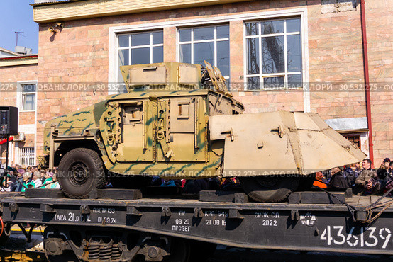 Improvised armored car of terrorists on a railway flatcar (2019 год). Редакционное фото, фотограф Евгений Харитонов / Фотобанк Лори