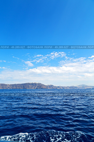 in europe greece santorini island hill and rocks on the summertime beach . Стоковое фото, агентство Ingram Publishing / Фотобанк Лори