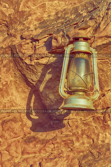 in the rock desert of jordan an antique old fashioned lamp isolated. Стоковое фото, агентство Ingram Publishing / Фотобанк Лори