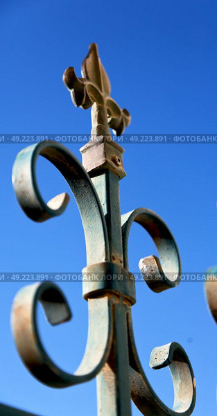 in the sky an iron fence prospective and abstracr background. Стоковое фото, агентство Ingram Publishing / Фотобанк Лори