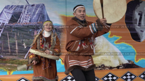 Incendiary dance of indigenous inhabitants of Kamchatka with tambourine (2018 год). Редакционное видео, видеограф А. А. Пирагис / Фотобанк Лори