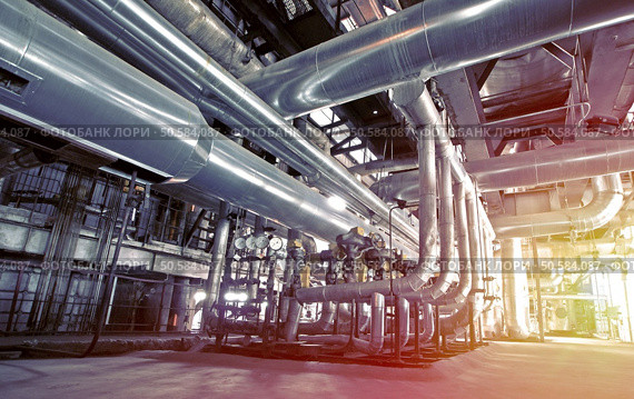 Industrial zone, Steel pipelines and equipment. Стоковое фото, агентство Ingram Publishing / Фотобанк Лори