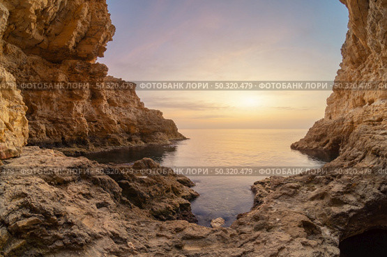 Inside of grotto. Beautiful nature grotto seascape composition. Стоковое фото, агентство Ingram Publishing / Фотобанк Лори