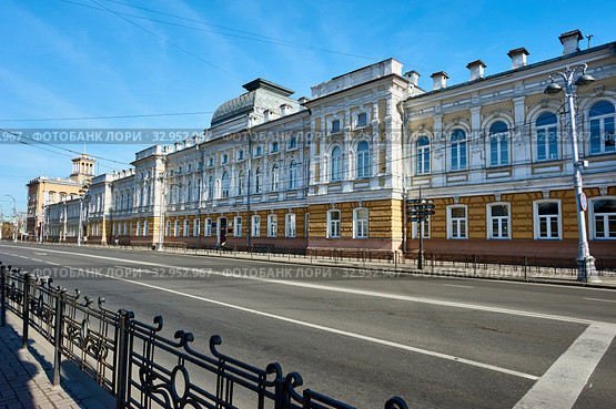 Институт социальных наук Иркутского государственного университета на улице Ленина Старый каменный  дом - купеческий особняк в городе Иркутске на улице Ленина . Историческая застройка города (2019 год). Стоковое фото, фотограф Юрий Карачев / Фотобанк Лори