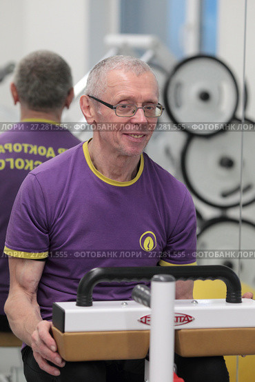 Инструктор Сергей Трифонович в центре доктора Бубновского (2017 год). Редакционное фото, фотограф Дмитрий Неумоин / Фотобанк Лори