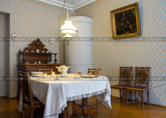 Интерьер столовой, мемориальная квартира Ф.М. Достоевского, город Санкт-Петербург (2016 год). Редакционное фото, фотограф Вячеслав Палес / Фотобанк Лори