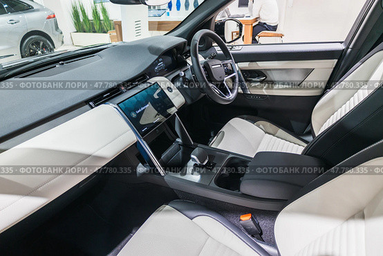 Interior of 2024 Discovery Sport Dynamic SE. London, UK, 17 February 2024. Редакционное фото, фотограф Zydrius Tartenis / Фотобанк Лори