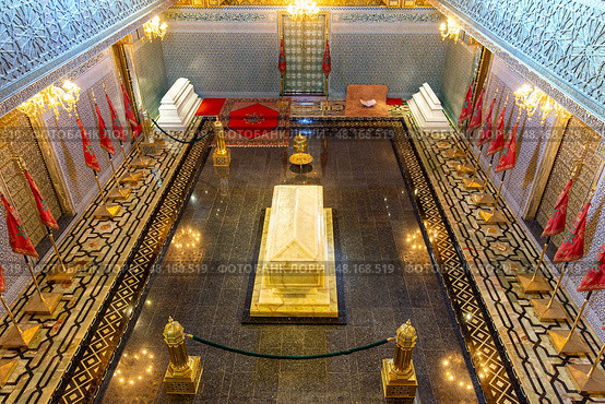 Interior of Mausoleum of Mohammed V. It Contains tombs of the Moroccan king and his sons, late King Hassan II and Prince Abdallah. historical building. Стоковое фото, фотограф Евгений Ткачёв / Фотобанк Лори