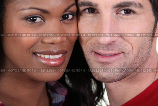 Interracial couple. Стоковое фото, агентство Ingram Publishing / Фотобанк Лори