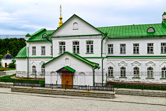 Иоанно-Введенский Междугорский  женский монастырь. Архиерейский корпус с домовой церквью Введения во храм Пресвятой Богородицы. Поселок Прииртышский. Тюменская область. Стоковое фото, фотограф Александр Тараканов / Фотобанк Лори
