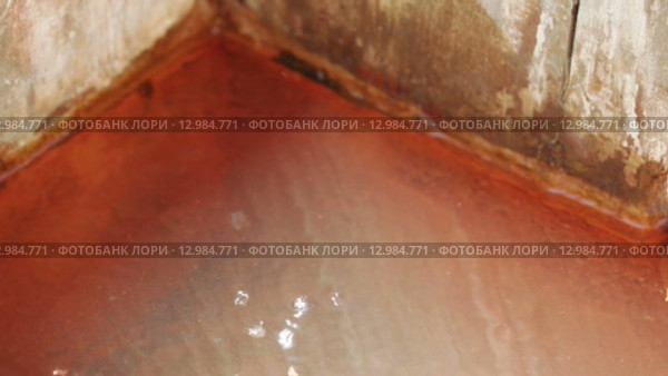 Источник минеральной воды. Стоковое видео, видеограф Потийко Сергей / Фотобанк Лори