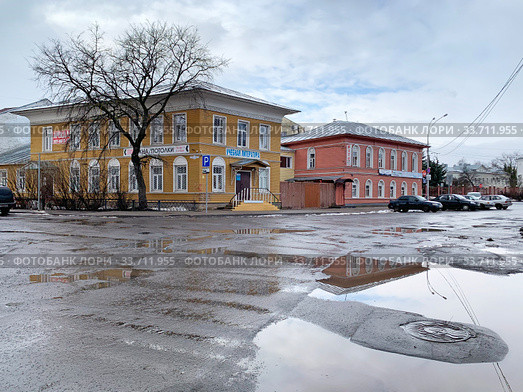 Исторические здания на улице Ленина, дом 16  и Пушкинская, дом 2 в городе Вологда, Россия (2020 год). Редакционное фото, фотограф Овчинникова Ирина / Фотобанк Лори