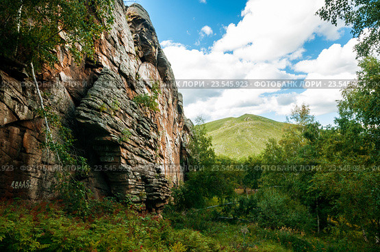 Исторический памятник культуры. Люськины скалы (2016 год). Редакционное фото, фотограф Виталий Харин / Фотобанк Лори