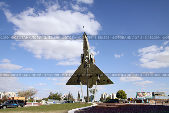 Истребитель "Кфир" на постаменте в Беер Шеве (2012 год). Редакционное фото, фотограф Irina Opachevsky / Фотобанк Лори