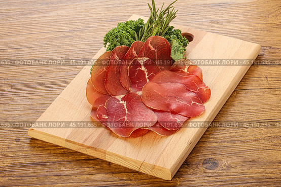 Italian cuisine - bresaola di Milano. Стоковое фото, фотограф Андрей Старостин / Фотобанк Лори