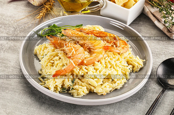 Italian pasta Orzo with prawn. Стоковое фото, фотограф Андрей Старостин / Фотобанк Лори
