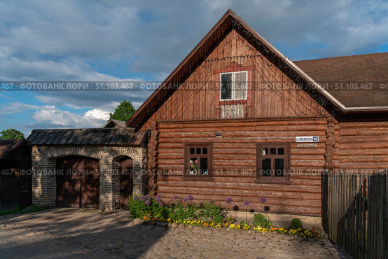 Izborsk, Pskov Region, Russia, June 9, 2024: The Blinnaya Cafe Museum in a traditional Russian wooden log house on a sunny summer day. Редакционное фото, фотограф Ula Ulachka / Фотобанк Лори