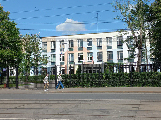 Измайловская гимназия №1508. Бывшая спецшкола №1267 имени М. П. Воробьева. Первомайская улица, 65. Район Измайлово. Город Москва (2023 год). Редакционное фото, фотограф lana1501 / Фотобанк Лори