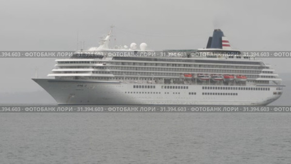 Japanese Touristic Cruise Liner Asuka II sails in Pacific Ocean (2019 год). Редакционное видео, видеограф А. А. Пирагис / Фотобанк Лори