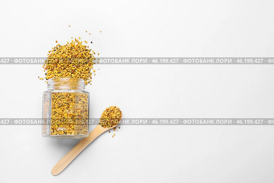 Jar and spoon with bee pollen on light background. Стоковое фото, фотограф Pixel_shot / Фотобанк Лори