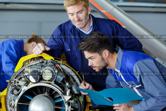 jet turbo apprentice diagnostic problem. Стоковое фото, агентство Ingram Publishing / Фотобанк Лори