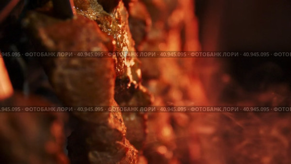 Juicy Grilled Perfection. Vertical Video. Стоковое видео, видеограф Поскребышев Михаил / Фотобанк Лори