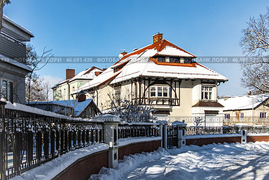 Kaliningrad, Kaliningrad region, Russia, February 16, 2025 Old German villa Schmidt horizontal. Редакционное фото, фотограф Наталья Симакова / Фотобанк Лори