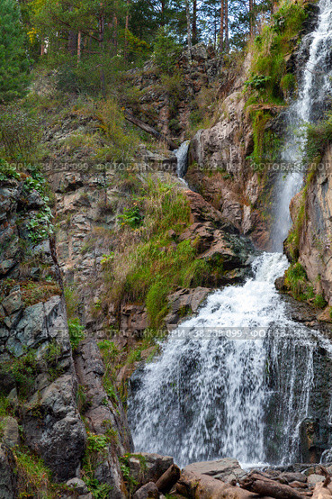 Kamyshlinsky waterfall, vertical photo. Siberian landscape. Стоковое фото, фотограф EugeneSergeev / Фотобанк Лори