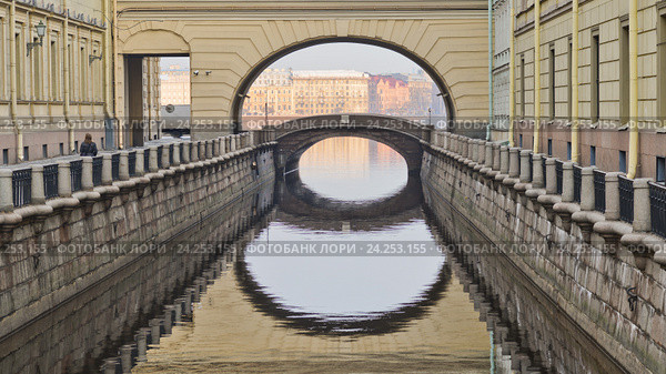 Канал Зимняя канавка. Эрмитажный мост. Санкт-Петербург (2012 год). Редакционное фото, фотограф Александр Алексеев / Фотобанк Лори