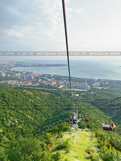 Канатная дорога Сафари-парка, Геленджик (2021 год). Редакционное фото, фотограф Мария Кылосова / Фотобанк Лори