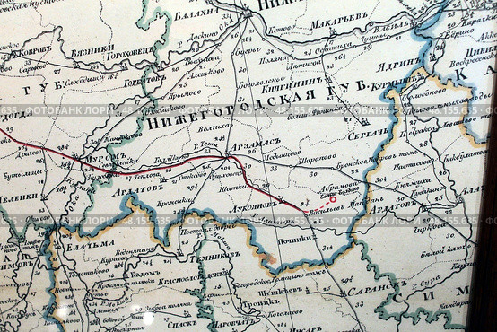Карта местности Нижегородской губернии и соседних областей 1830 года в музее на старом Арбате в Москве. Редакционное фото, фотограф Дмитрий Неумоин / Фотобанк Лори
