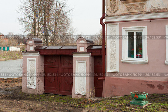 Кашин. Ворота дома Большаковых (2017 год). Стоковое фото, фотограф Бурмистрова Ирина / Фотобанк Лори