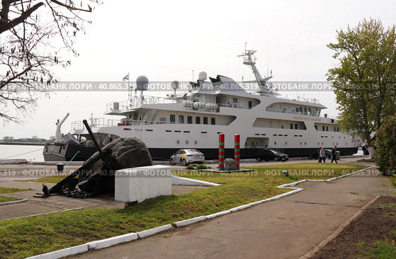 Катер связи КСВ-2168, "Андрей Первозванный"- корабль Балтийского флота ВМС РФ, г.Балтийск Калининградская обл. (2023 год). Редакционное фото, фотограф Светлана Ясинская / Фотобанк Лори