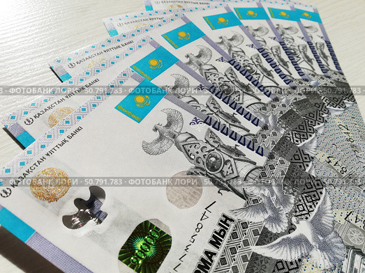 Казахский тенге: купюры номиналом 20000 тенге веером. Иностранная валюта. Стоковое фото, фотограф Ольга Дерябина / Фотобанк Лори